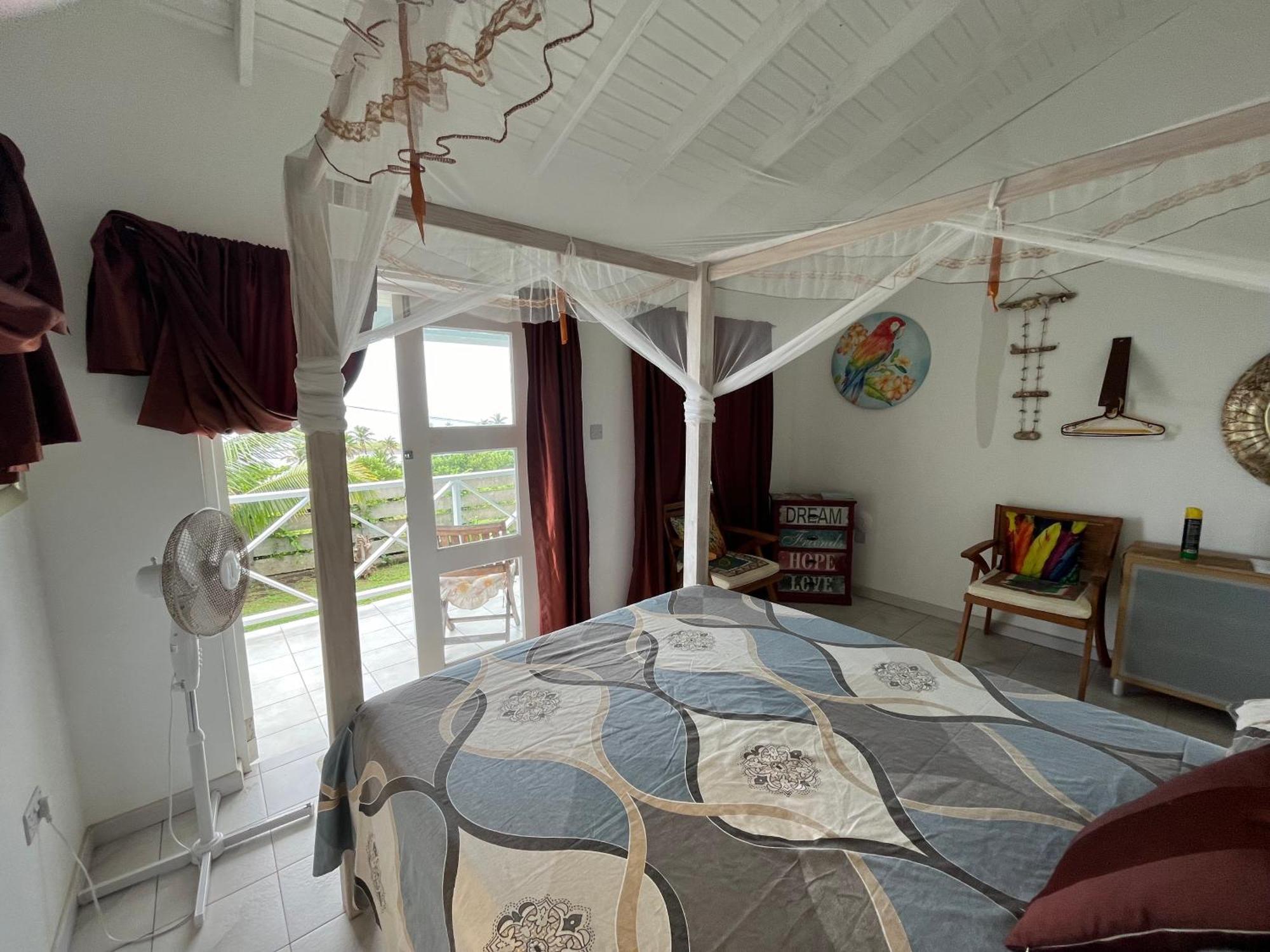 Waves Villa Guesthouse كينغستاون المظهر الخارجي الصورة