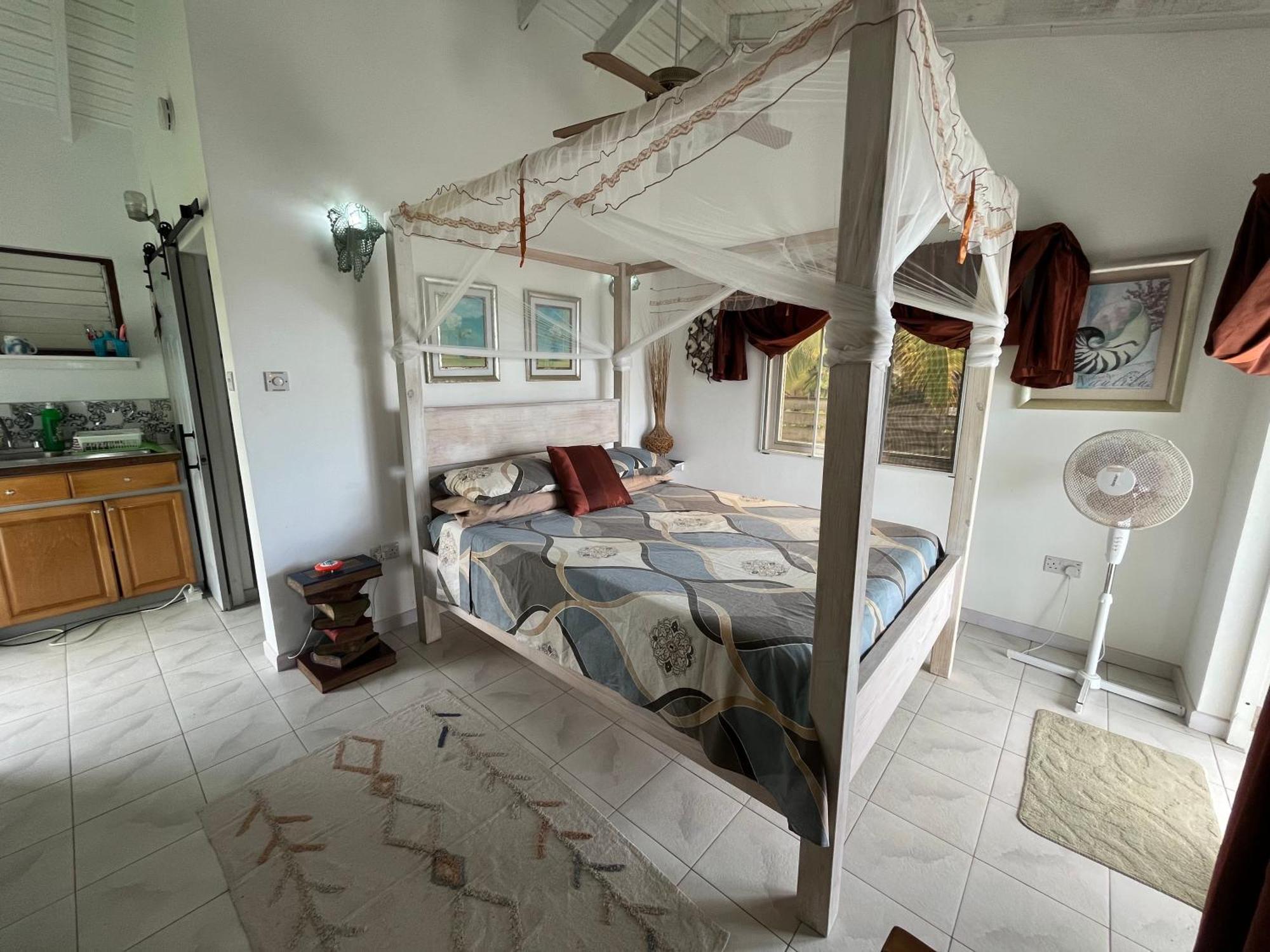 Waves Villa Guesthouse كينغستاون المظهر الخارجي الصورة