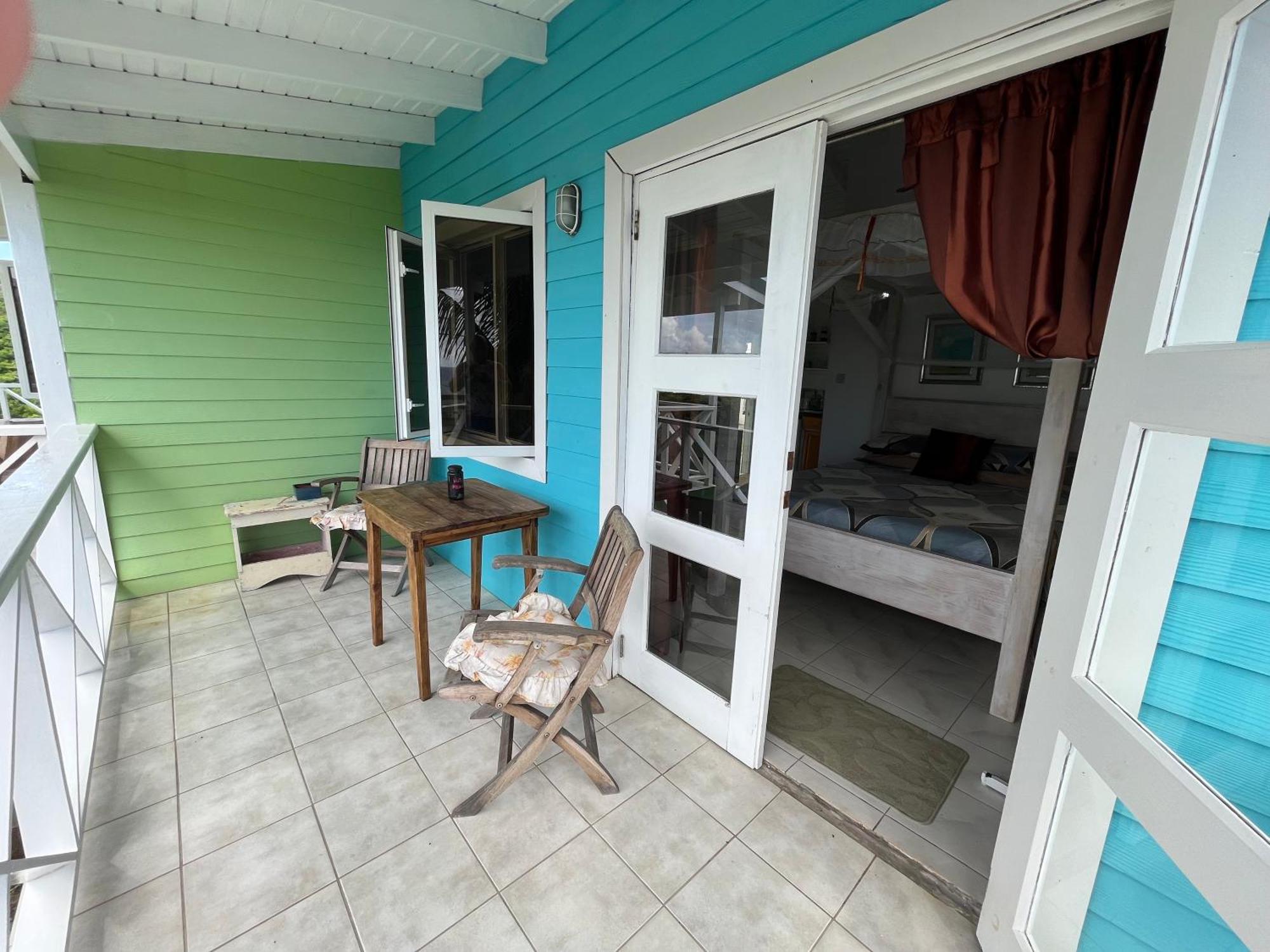 Waves Villa Guesthouse كينغستاون المظهر الخارجي الصورة