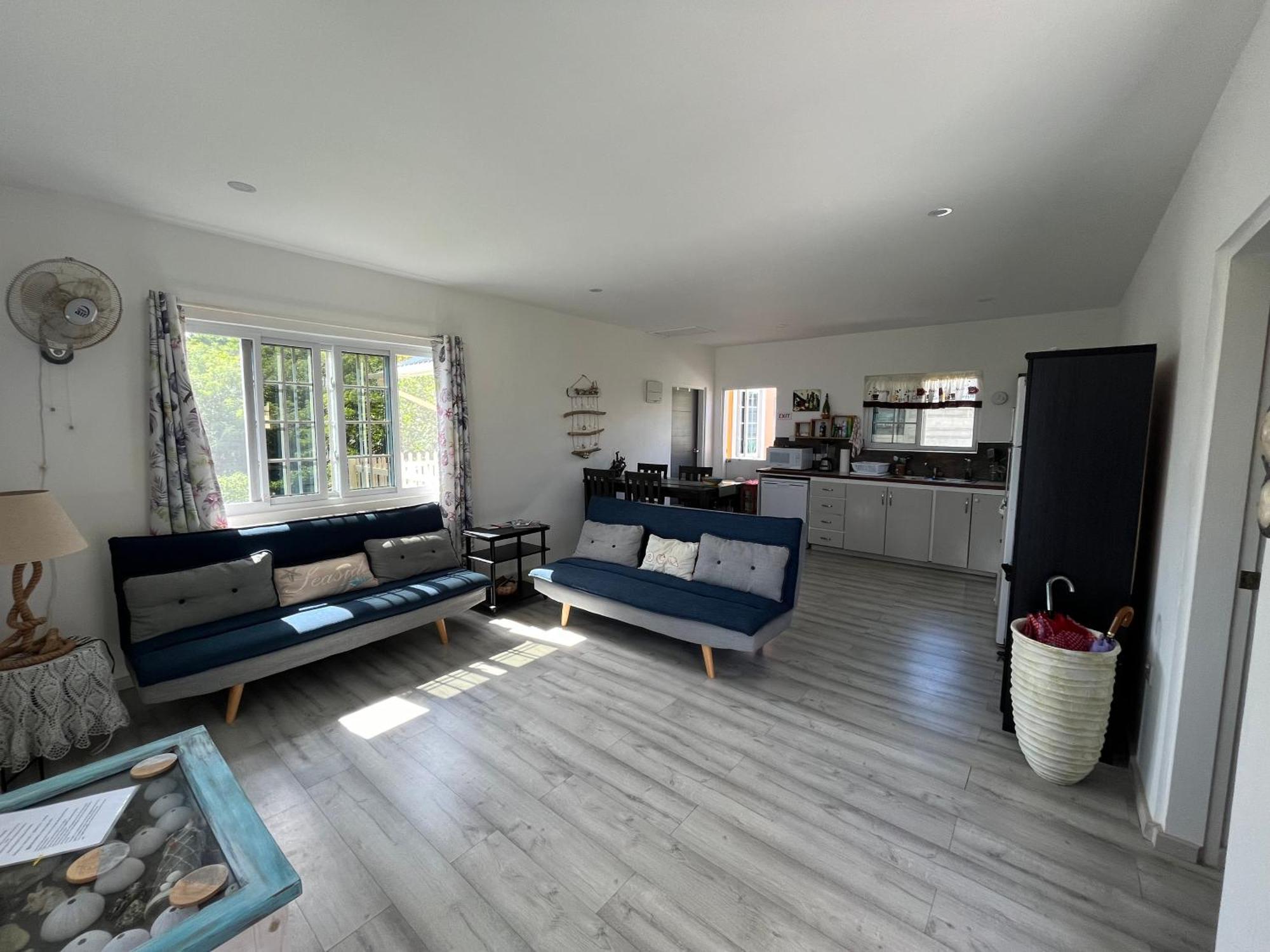 Waves Villa Guesthouse كينغستاون المظهر الخارجي الصورة