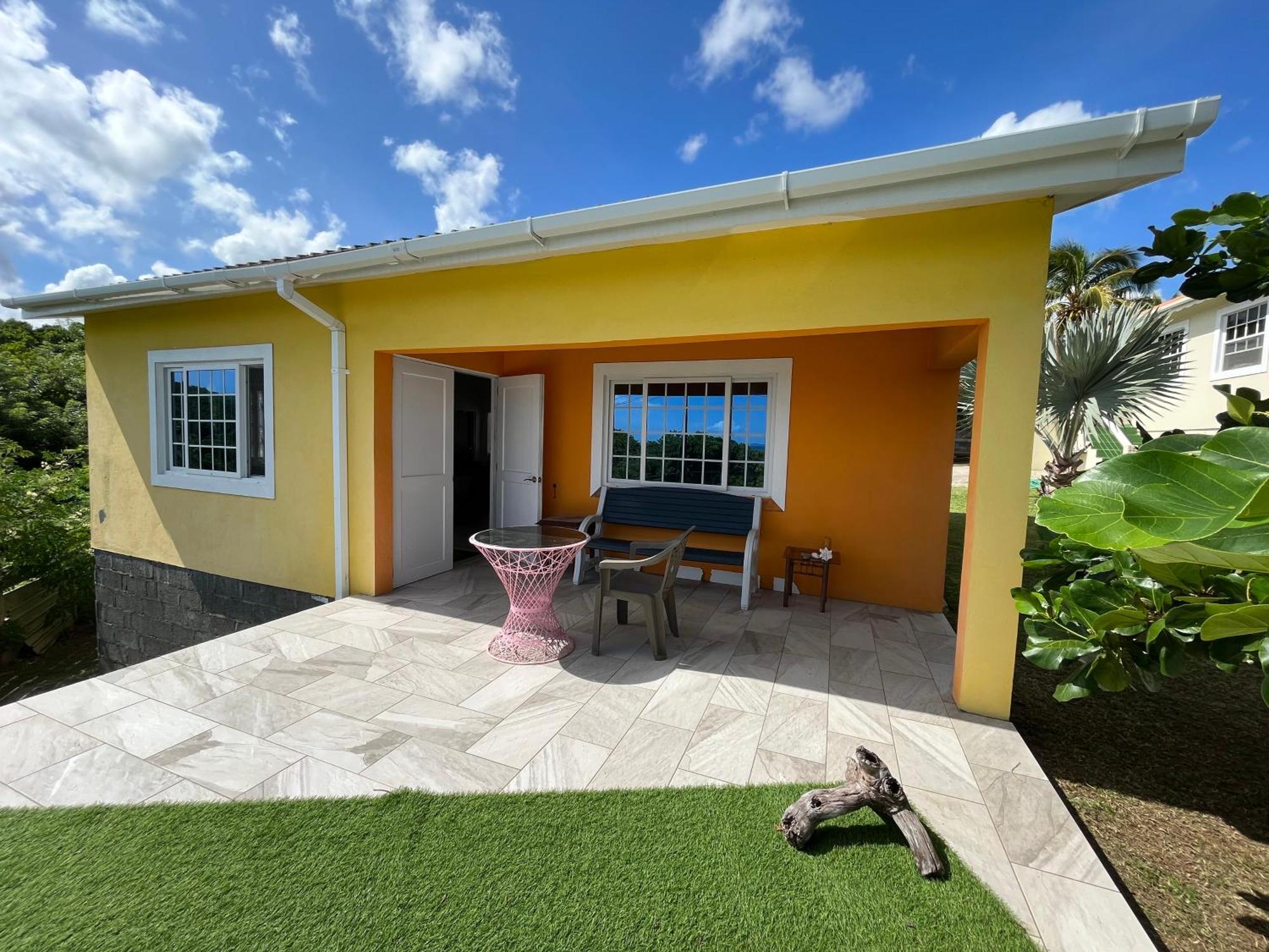 Waves Villa Guesthouse كينغستاون المظهر الخارجي الصورة