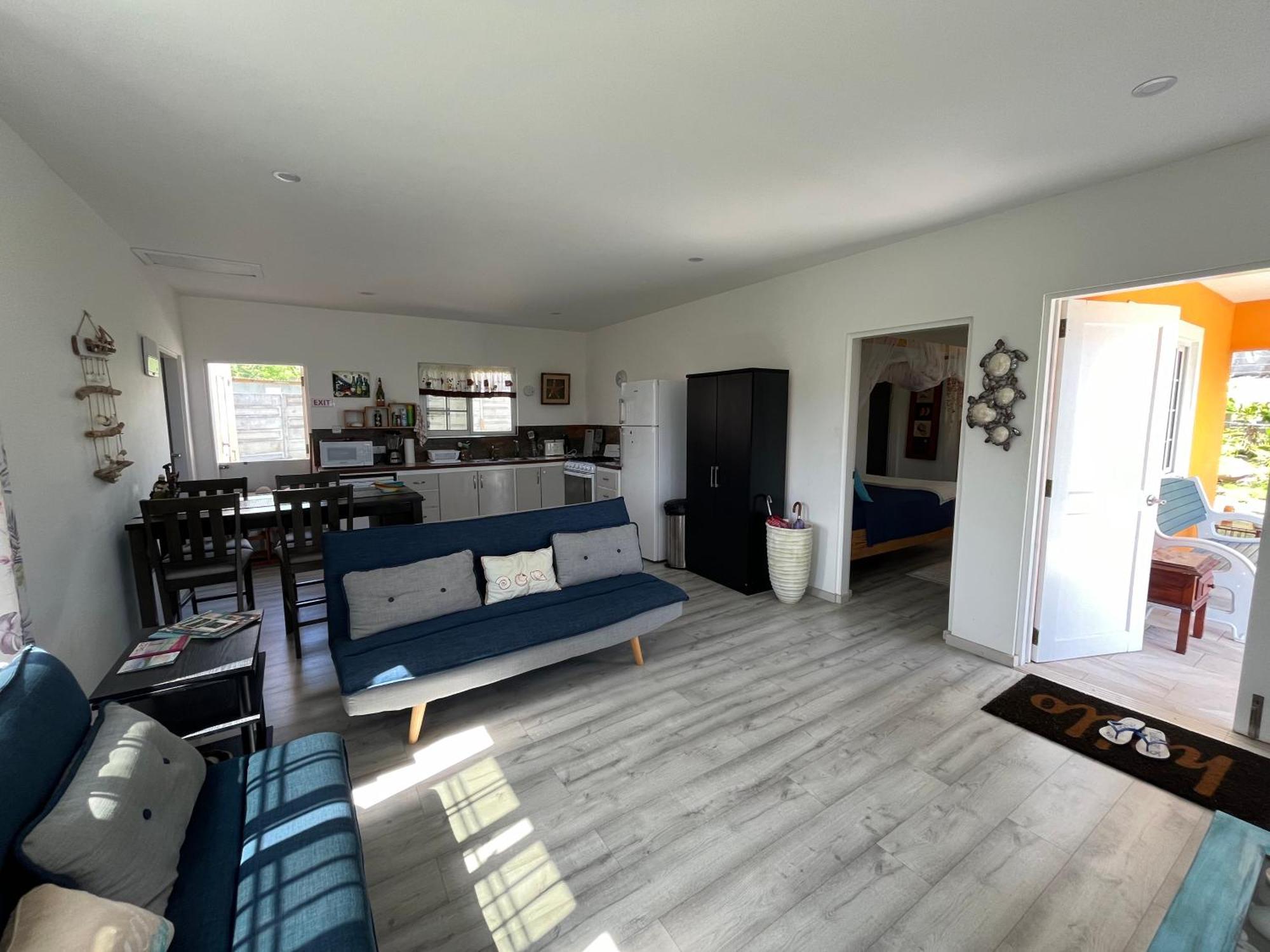 Waves Villa Guesthouse كينغستاون المظهر الخارجي الصورة