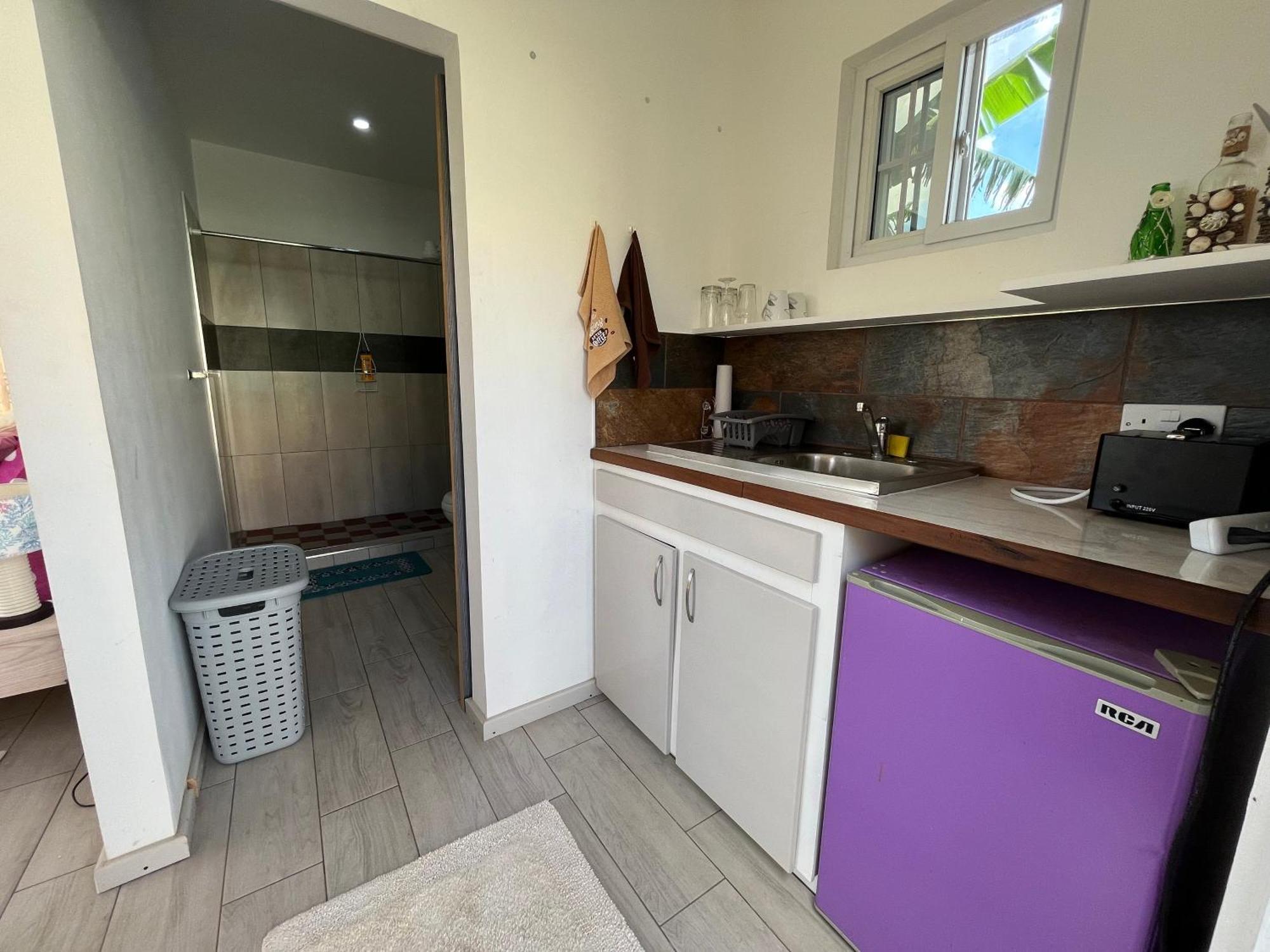 Waves Villa Guesthouse كينغستاون المظهر الخارجي الصورة