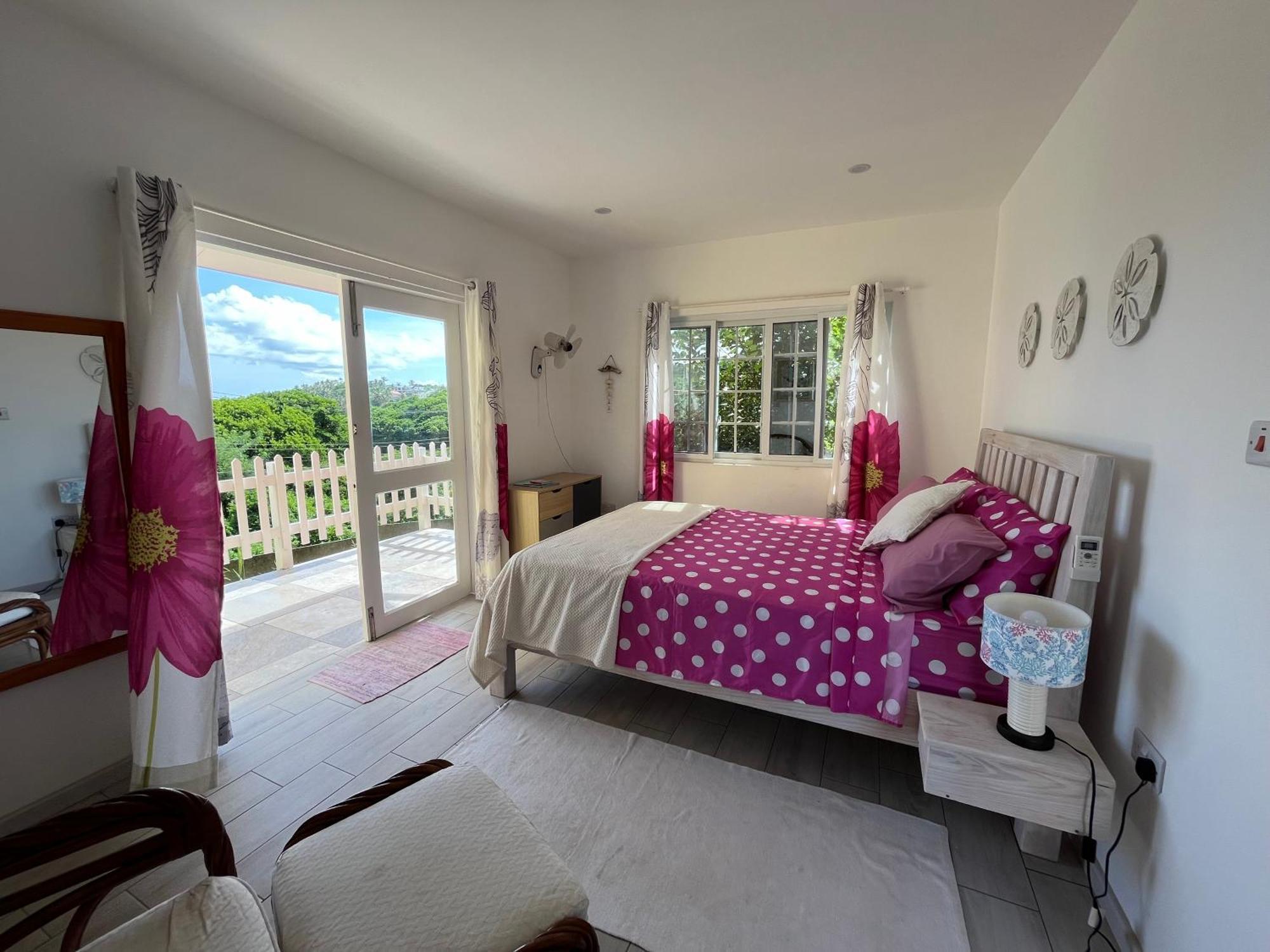 Waves Villa Guesthouse كينغستاون المظهر الخارجي الصورة