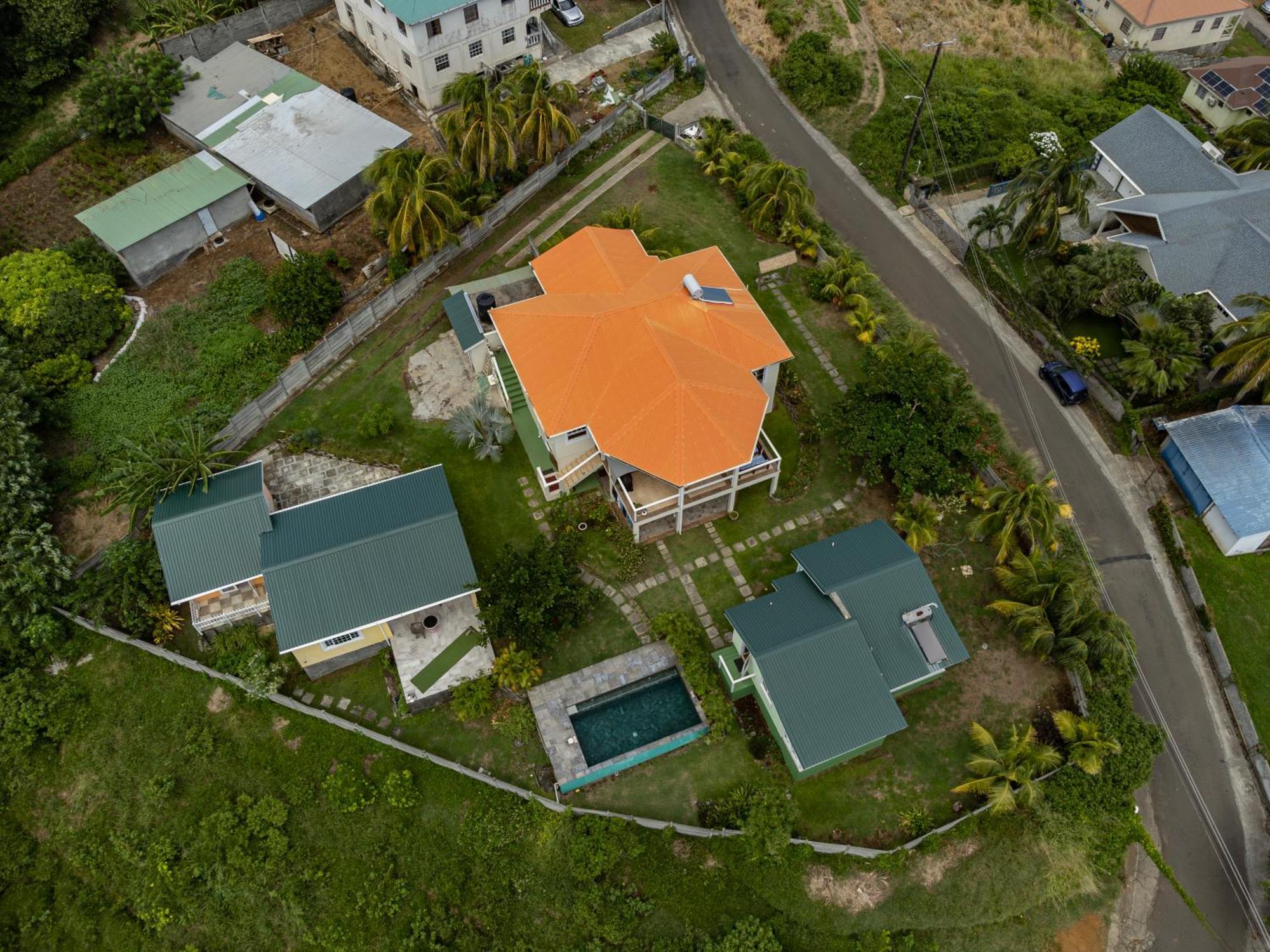 Waves Villa Guesthouse كينغستاون المظهر الخارجي الصورة