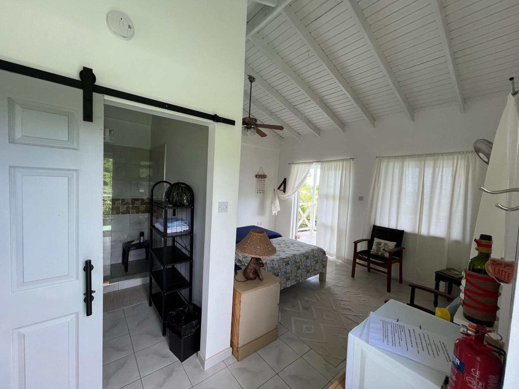 Waves Villa Guesthouse كينغستاون المظهر الخارجي الصورة