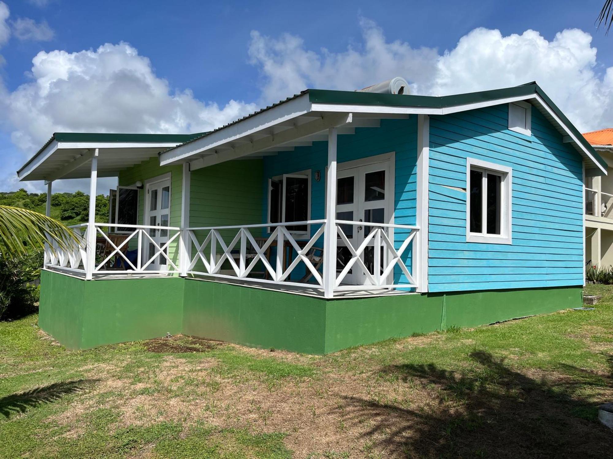 Waves Villa Guesthouse كينغستاون المظهر الخارجي الصورة