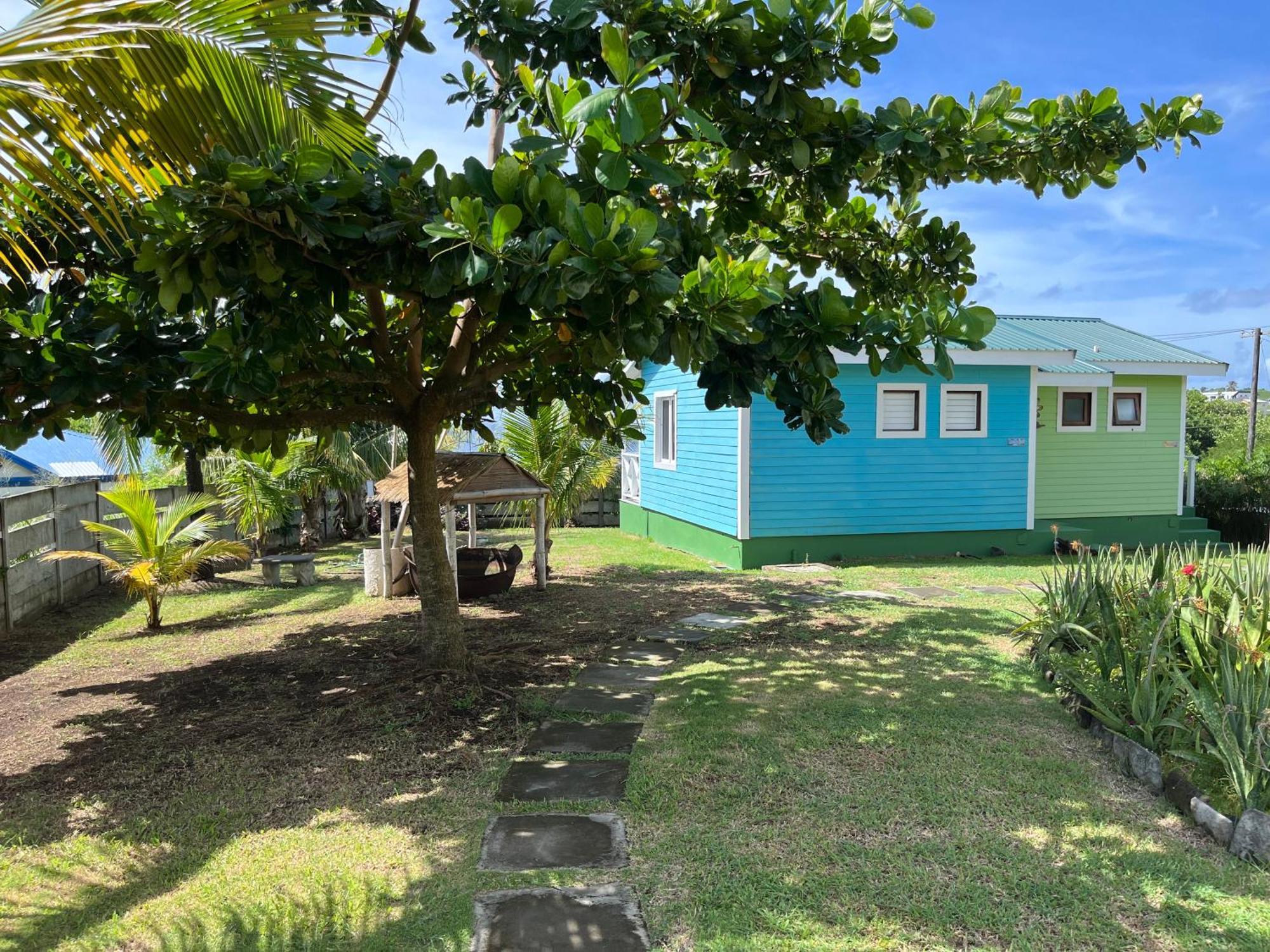 Waves Villa Guesthouse كينغستاون المظهر الخارجي الصورة