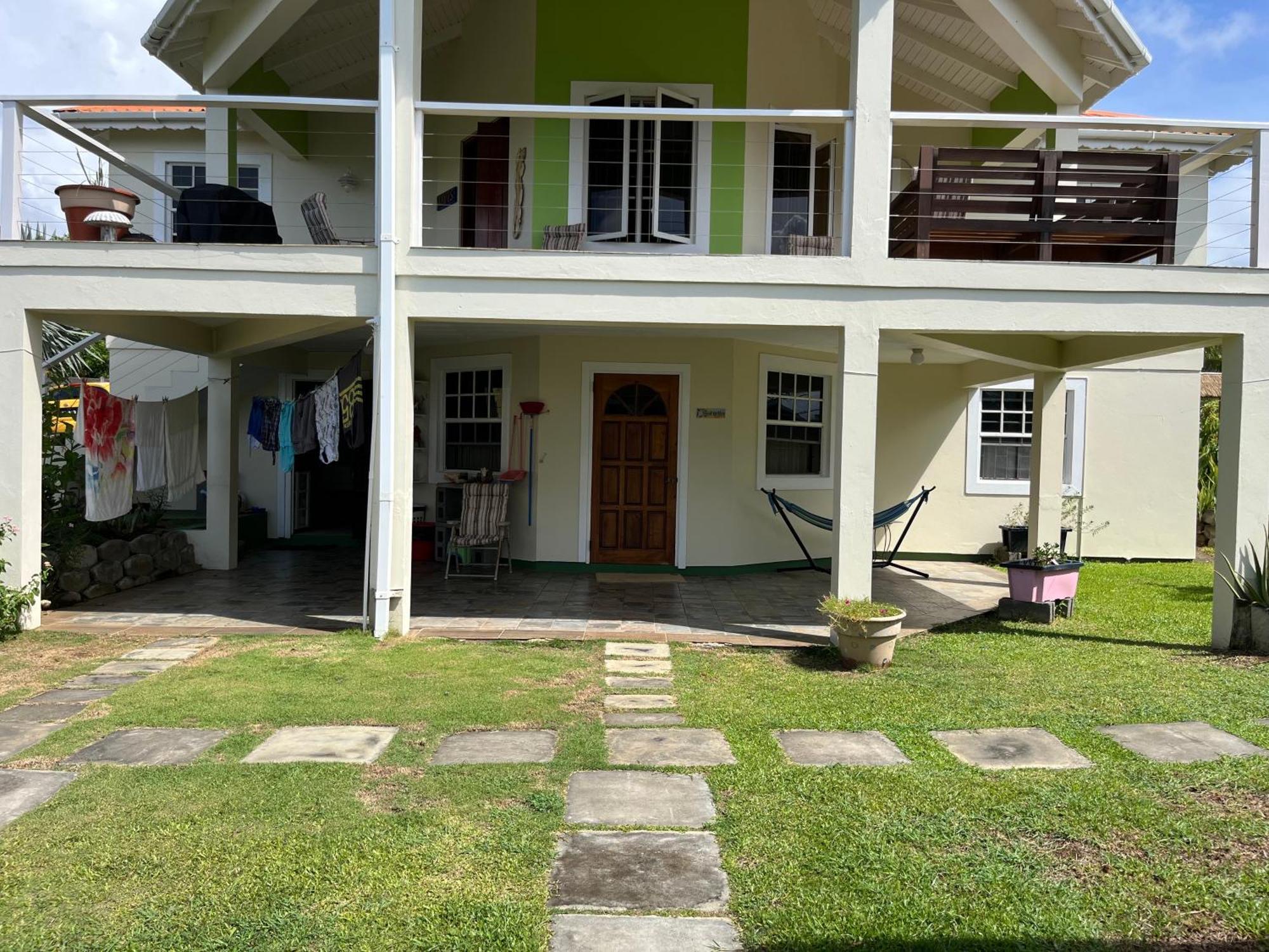Waves Villa Guesthouse كينغستاون المظهر الخارجي الصورة